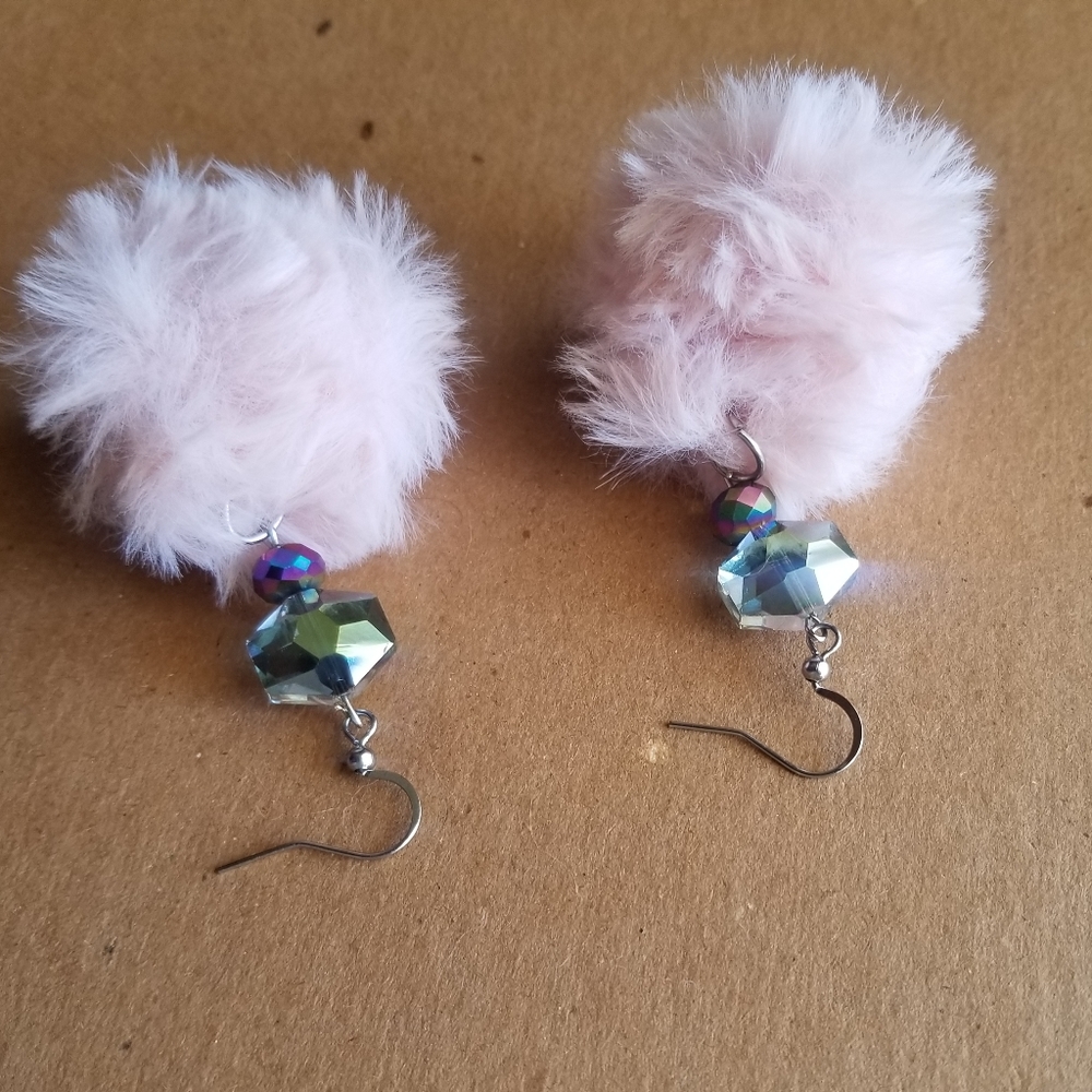 Handmade fur earings with flash stone beads. S925